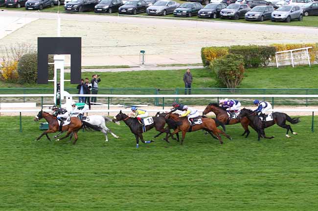 Photo d'arrivée de la course pmu PRIX DU TOTALISATEUR AUTOMATIQUE à LONGCHAMP le Dimanche 7 avril 2019