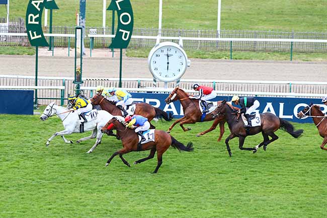 Photo d'arrivée de la course pmu PRIX DE L'INSTITUT DE FRANCE à CHANTILLY le Lundi 8 avril 2019