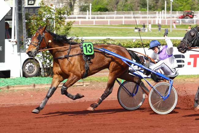 Photo d'arrivée de la course pmu PRIX DE STRASBOURG à LYON LA SOIE le Mercredi 10 avril 2019