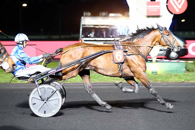 Photo d'arrivée de la course pmu PRIX CLARISSE à PARIS-VINCENNES le Vendredi 19 avril 2019