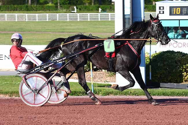 Photo d'arrivée de la course pmu PRIX DE L'ARGONNE à ENGHIEN le Samedi 20 avril 2019
