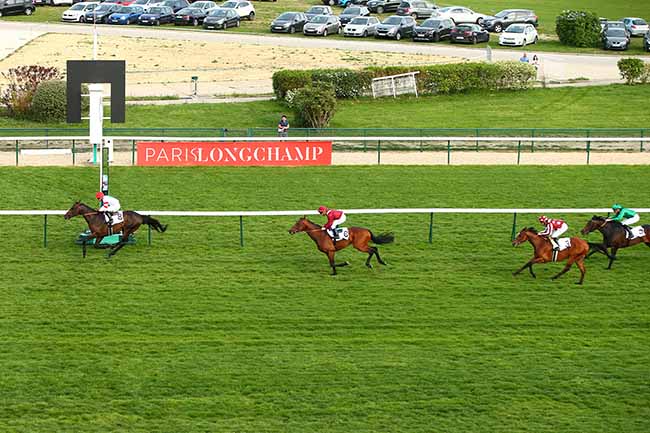 Photo d'arrivée de la course pmu PRIX DU GROS CAILLOU à LONGCHAMP le Lundi 22 avril 2019