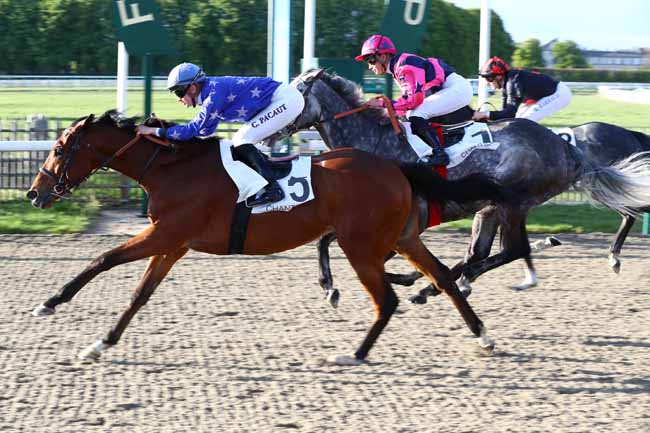 Photo d'arrivée de la course pmu PRIX DES CHAMPARTS à CHANTILLY le Mercredi 24 avril 2019