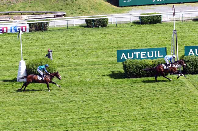 Photo d'arrivée de la course pmu PRIX JEAN STERN à AUTEUIL le Samedi 27 avril 2019