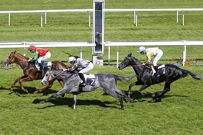 Photo d'arrivée de la course pmu PRIX DANIEL GUESTIER à BORDEAUX-LE BOUSCAT le Lundi 29 avril 2019