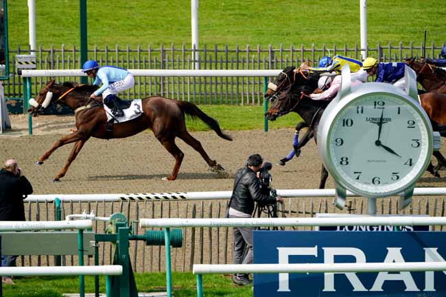 Photo d'arrivée de la course pmu PRIX DES SOUCHIERS à CHANTILLY le Mardi 30 avril 2019
