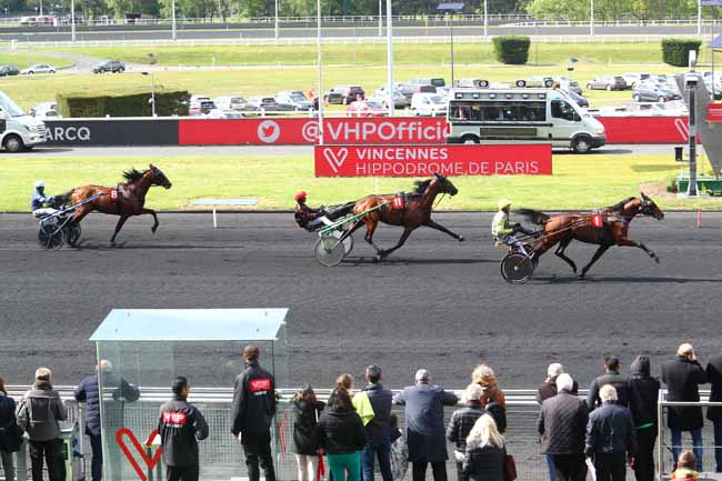 Photo d'arrivée de la course pmu PRIX ALBERT DEMARCQ à PARIS-VINCENNES le Dimanche 5 mai 2019