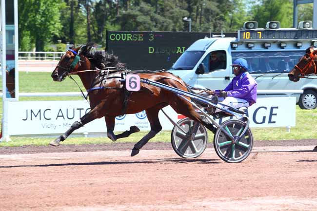 Photo d'arrivée de la course pmu PRIX D'AULNAT à VICHY le Mardi 14 mai 2019