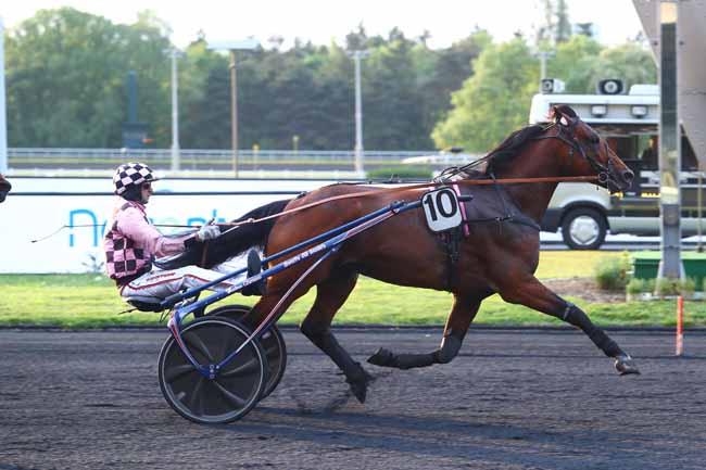 Photo d'arrivée de la course pmu PRIX DE LA VILLE DE NOGENT-SUR-MARNE - PRIX ABUNDANTIA à PARIS-VINCENNES le Vendredi 17 mai 2019
