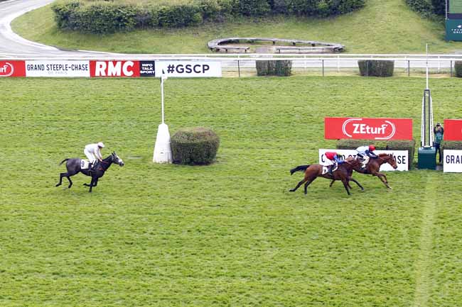 Photo d'arrivée de la course pmu GRAS SAVOYE HIPCOVER PRIX MARECHAL FOCH à AUTEUIL le Dimanche 19 mai 2019