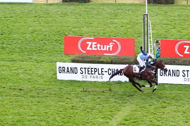 Photo d'arrivée de la course pmu PRIX FERDINAND DUFAURE à AUTEUIL le Dimanche 19 mai 2019