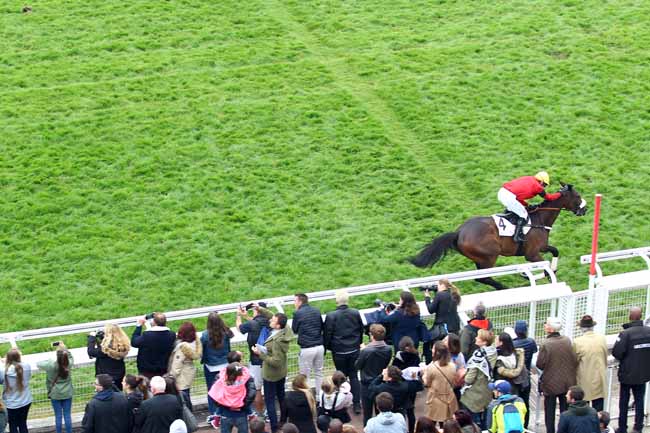 Photo d'arrivée de la course pmu PRIX ALAIN DU BREIL - COURSE DE HAIES DE PRINTEMPS DES QUATRE ANS à AUTEUIL le Dimanche 19 mai 2019