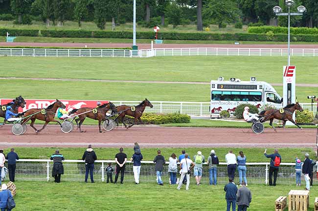 Photo d'arrivée de la course pmu PRIX DE LA PLACE GAMBETTA à ENGHIEN le Samedi 25 mai 2019