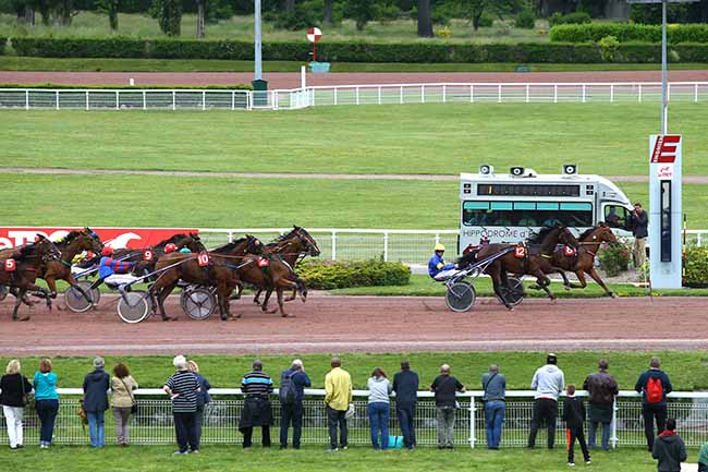 Photo d'arrivée de la course pmu PRIX DU RHONE à ENGHIEN le Samedi 25 mai 2019