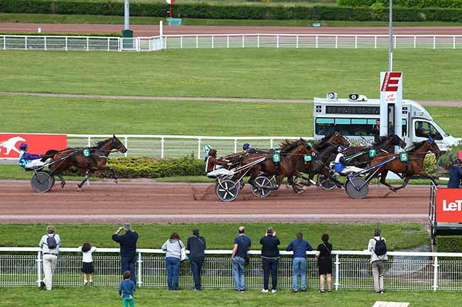 Photo d'arrivée de la course pmu PRIX DU PONT DU GARIGLIANO à ENGHIEN le Samedi 25 mai 2019