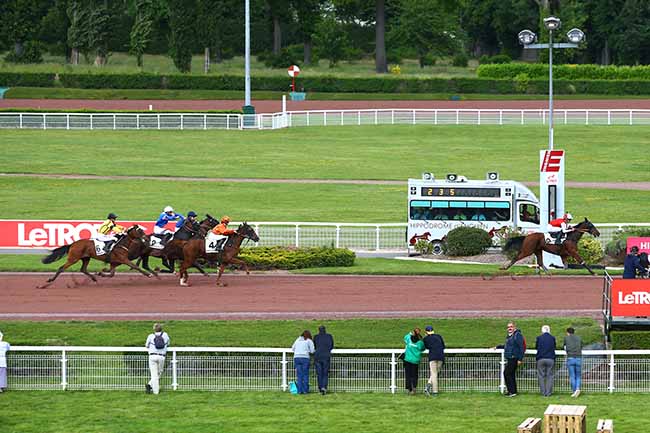 Photo d'arrivée de la course pmu PRIX DE LA PLACE DU CHATELET à ENGHIEN le Samedi 25 mai 2019