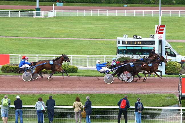 Photo d'arrivée de la course pmu PRIX DE LA VIENNE à ENGHIEN le Samedi 25 mai 2019