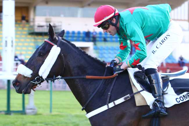 Photo d'arrivée de la course pmu PRIX XAVIER DE CHEVIGNY à COMPIEGNE le Samedi 25 mai 2019
