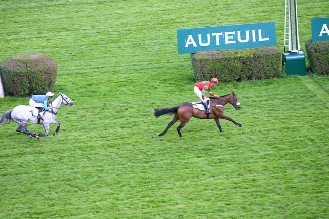 Photo d'arrivée de la course pmu PRIX SPIROU à AUTEUIL le Mardi 28 mai 2019