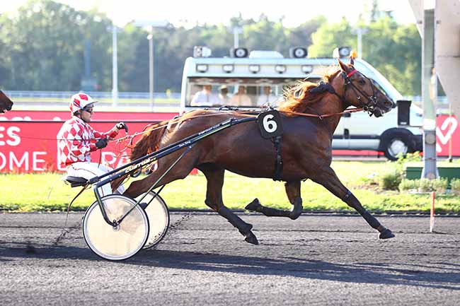Photo d'arrivée de la course pmu PRIX DE CLAIREFONTAINE à PARIS-VINCENNES le Vendredi 31 mai 2019