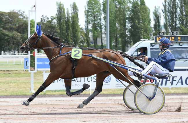 Photo d'arrivée de la course pmu PRIX DE ROMAGNAT à VICHY le Mardi 4 juin 2019
