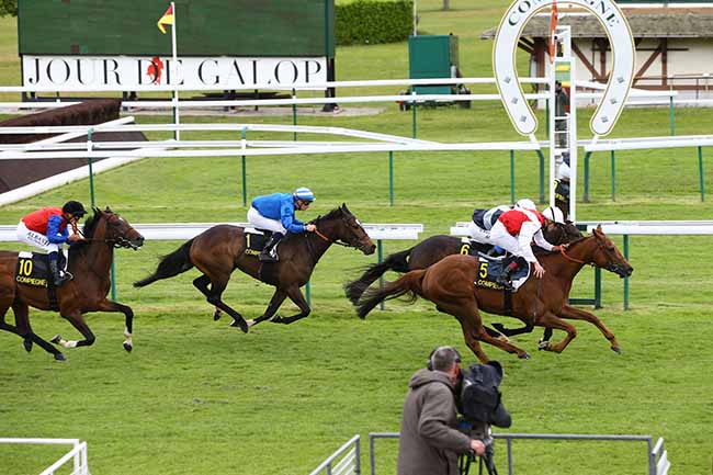 Photo d'arrivée de la course pmu PRIX DES NEUF FONTAINES à COMPIEGNE le Vendredi 7 juin 2019