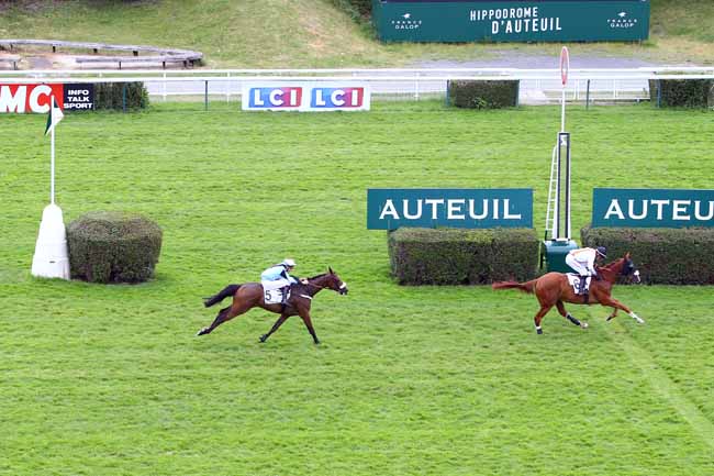 Photo d'arrivée de la course pmu PRIX CALDARIUM à AUTEUIL le Dimanche 9 juin 2019