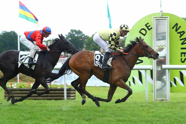 Photo d'arrivée de la course pmu PRIX CANONNIER BEACHCOMBER GOLF RESORT & SPA à NANTES le Mardi 11 juin 2019