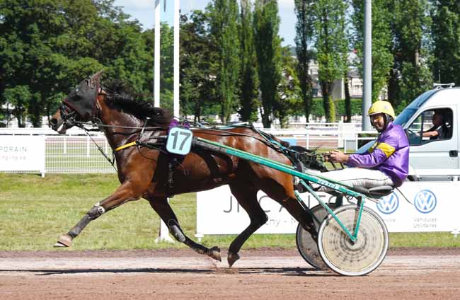 Photo d'arrivée de la course pmu PRIX ROQUEPINE à VICHY le Lundi 17 juin 2019