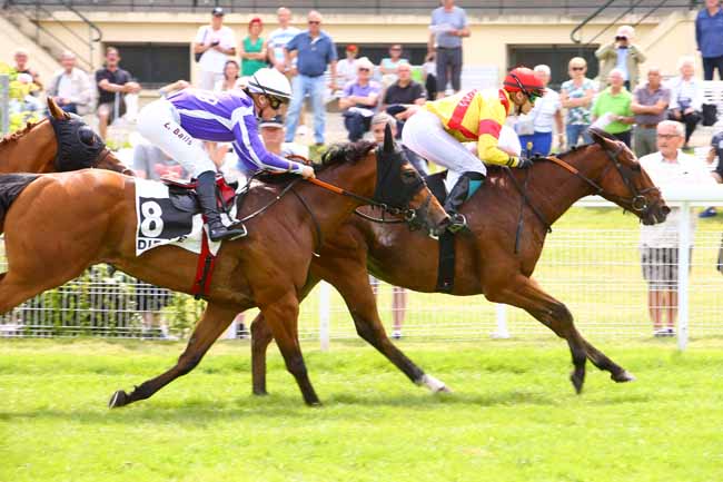 Photo d'arrivée de la course pmu PRIX DU POLLET à DIEPPE le Mardi 18 juin 2019