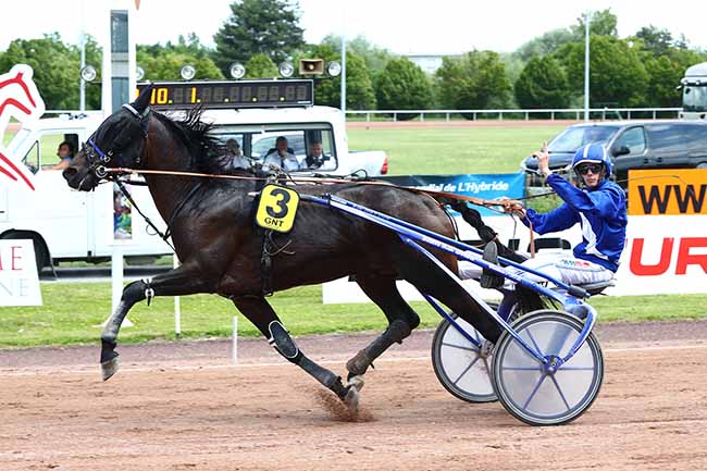 Photo d'arrivée de la course pmu GRAND NATIONAL DU TROT PARIS-TURF à REIMS le Mercredi 19 juin 2019