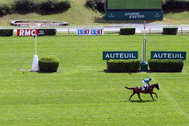 Photo d'arrivée de la course pmu PRIX RIGOLETTO à AUTEUIL le Jeudi 20 juin 2019