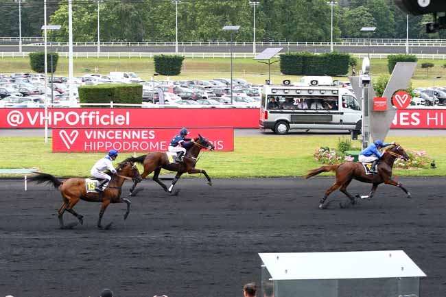 Photo d'arrivée de la course pmu PRIX D'ESSAI à PARIS-VINCENNES le Dimanche 23 juin 2019