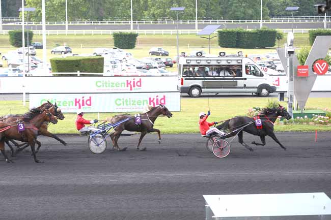 Photo d'arrivée de la course pmu PRIX DE GRASSE à PARIS-VINCENNES le Dimanche 23 juin 2019