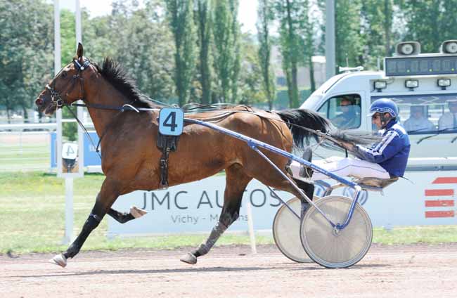 Photo d'arrivée de la course pmu PRIX DE LA SOURCE DE L'HOPITAL à VICHY le Mercredi 26 juin 2019