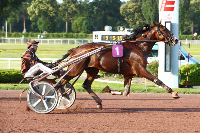 Photo d'arrivée de la course pmu PRIX DU PARC MONCEAU à ENGHIEN le Mercredi 26 juin 2019