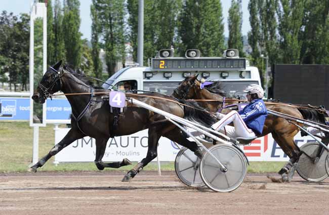 Photo d'arrivée de la course pmu PRIX VANS THEAULT à VICHY le Mardi 2 juillet 2019