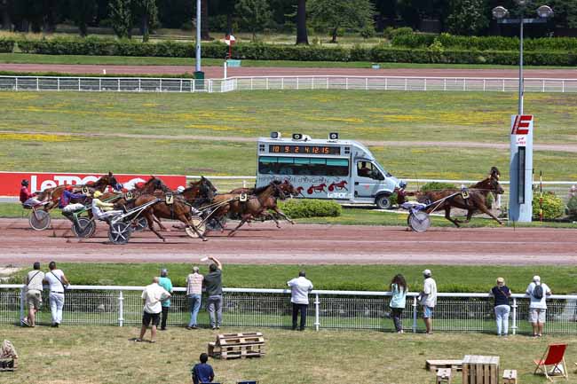 Photo d'arrivée de la course pmu PRIX DE LA PORTE DE CHARENTON à ENGHIEN le Mercredi 3 juillet 2019