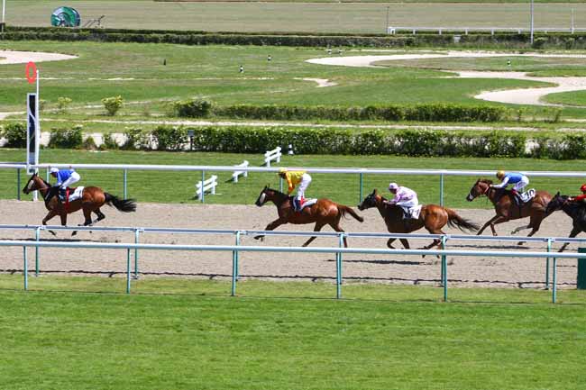Photo d'arrivée de la course pmu PRIX DU CANAL DE RETOUR D'EAU à DEAUVILLE le Mercredi 3 juillet 2019