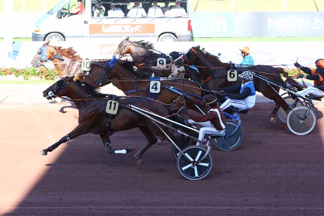 Photo d'arrivée de la course pmu PRIX DE PORTBAIL à CABOURG le Vendredi 5 juillet 2019
