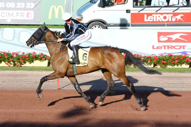 Photo d'arrivée de la course pmu PRIX DE RANES à CABOURG le Vendredi 5 juillet 2019