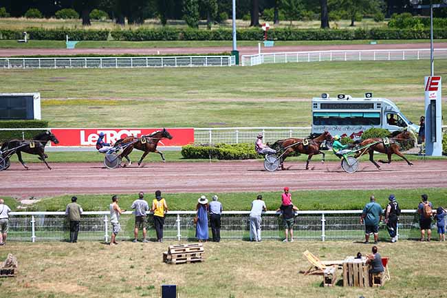 Photo d'arrivée de la course pmu PRIX DE L'ARDECHE à ENGHIEN le Samedi 6 juillet 2019