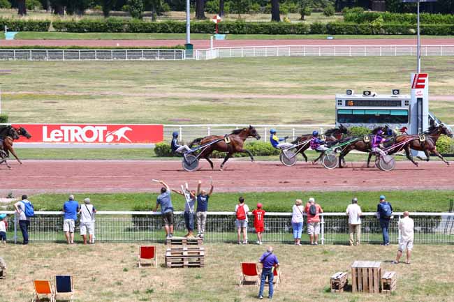 Photo d'arrivée de la course pmu PRIX DE L'OPERA à ENGHIEN le Mercredi 10 juillet 2019