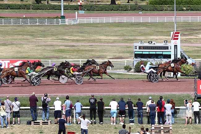 Photo d'arrivée de la course pmu PRIX CANALTURF.COM (PRIX DE BRUXELLES) à ENGHIEN le Samedi 13 juillet 2019