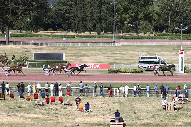Photo d'arrivée de la course pmu PRIX DE VILLIERS à ENGHIEN le Samedi 13 juillet 2019
