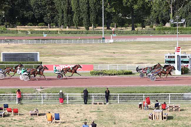 Photo d'arrivée de la course pmu PRIX DE BERTINCOURT à ENGHIEN le Samedi 13 juillet 2019