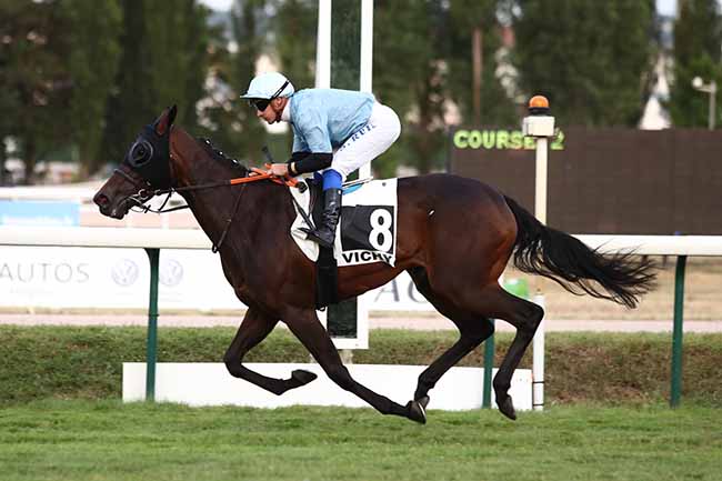 Photo d'arrivée de la course pmu PRIX VICHY LABORATOIRES à VICHY le Mercredi 17 juillet 2019