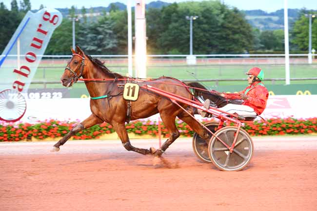 Photo d'arrivée de la course pmu PRIX DES SPIREES à CABOURG le Vendredi 19 juillet 2019
