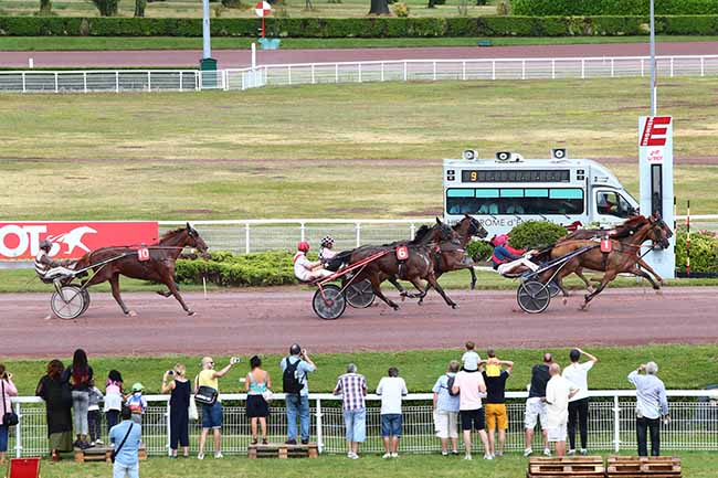 Photo d'arrivée de la course pmu PRIX DU PALAIS BOURBON à ENGHIEN le Samedi 20 juillet 2019