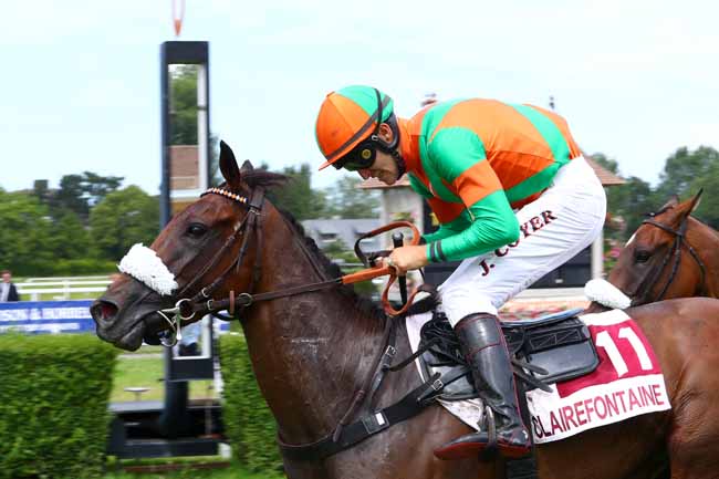 Photo d'arrivée de la course pmu PRIX DES TROENES à CLAIREFONTAINE le Samedi 20 juillet 2019